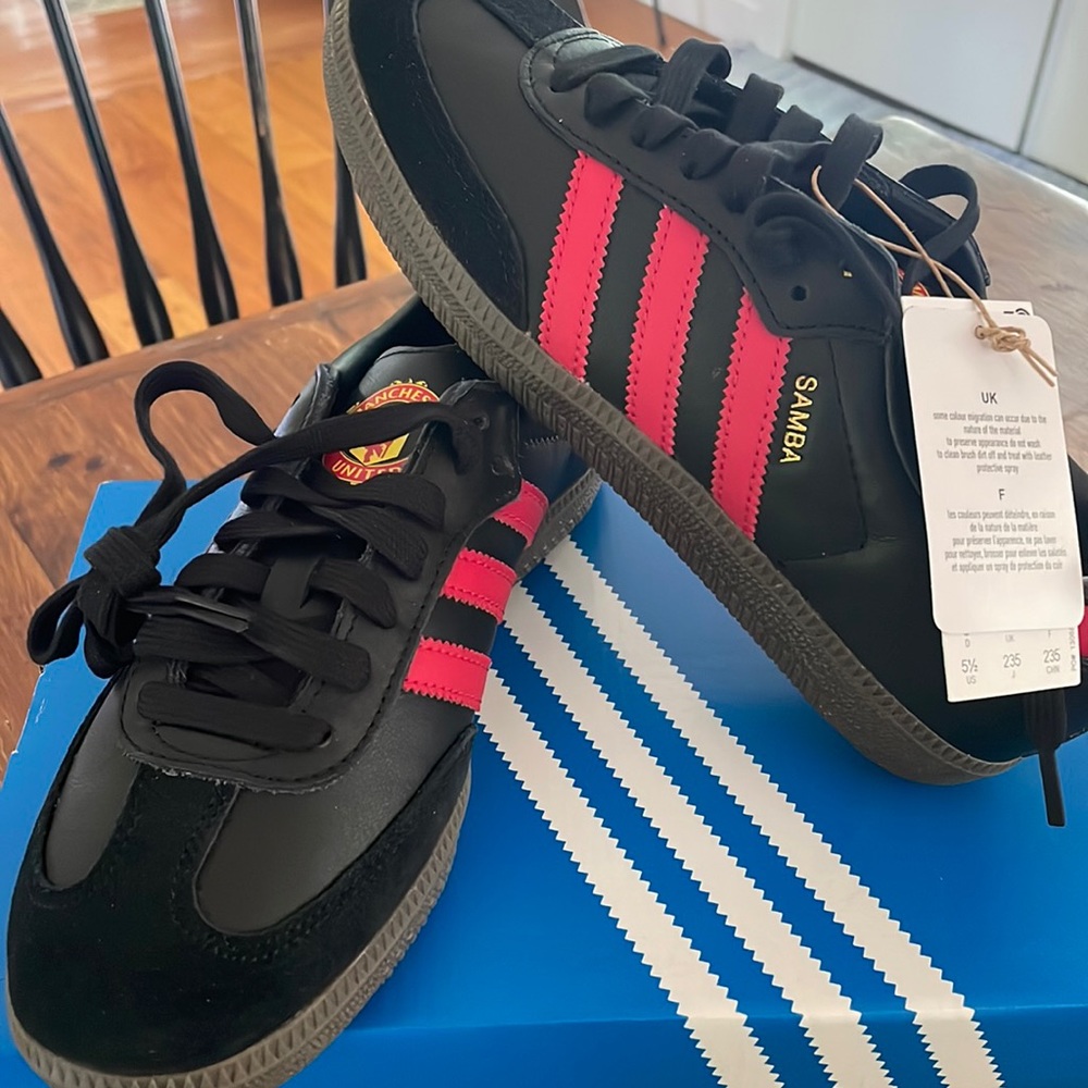ADIDAS SAMBA NWT Manchester United 38 euro / 5.5 men / 7-7.5 women